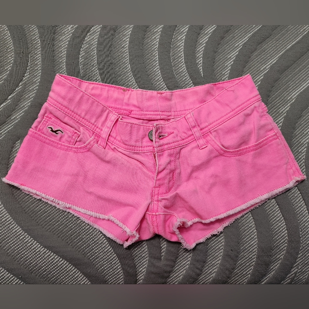 Lowrise hot pink Hollister Jean shorts